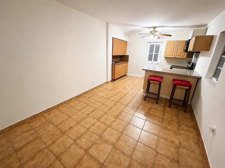 442 SW 36th Ave — Photo 3
