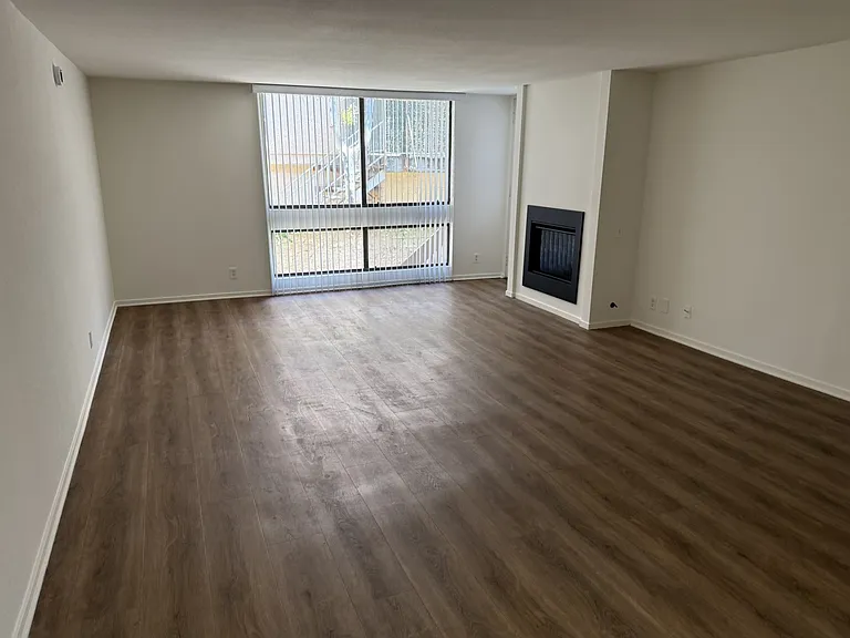1414 Greenfield Apartments — Photo 26