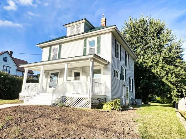 305 N Vine St, West Union, IA 52175