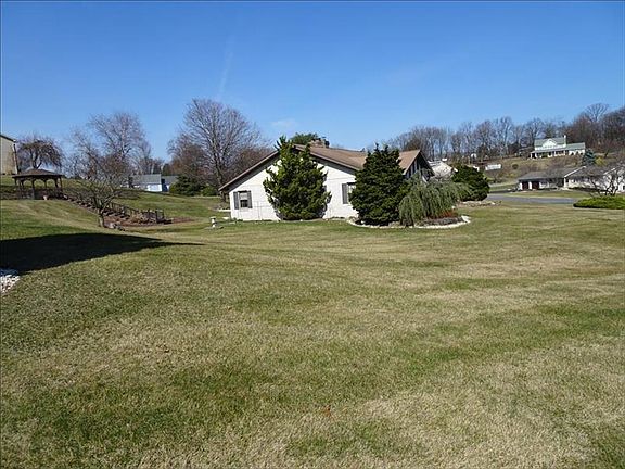 4th image of 551 Rosewood Dr