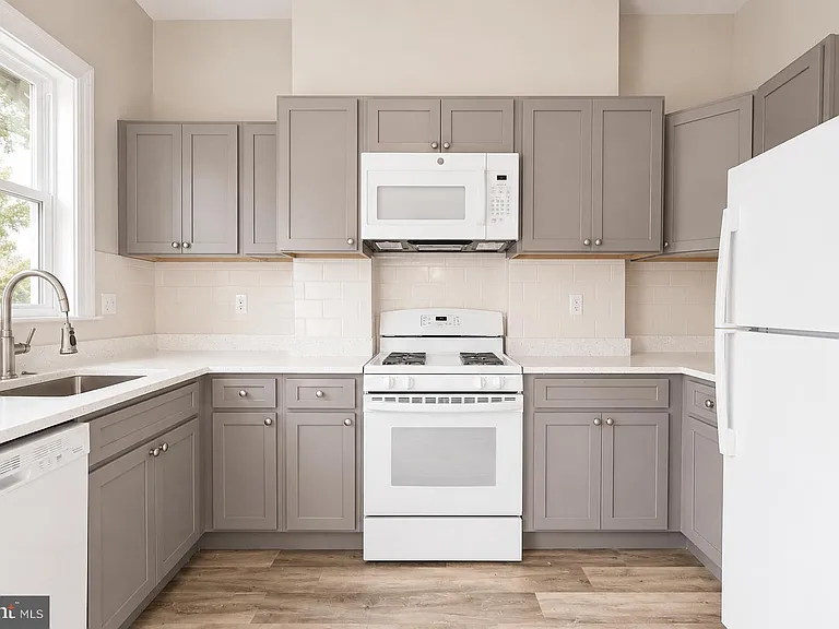 1922 W Baltimore St — Photo 13