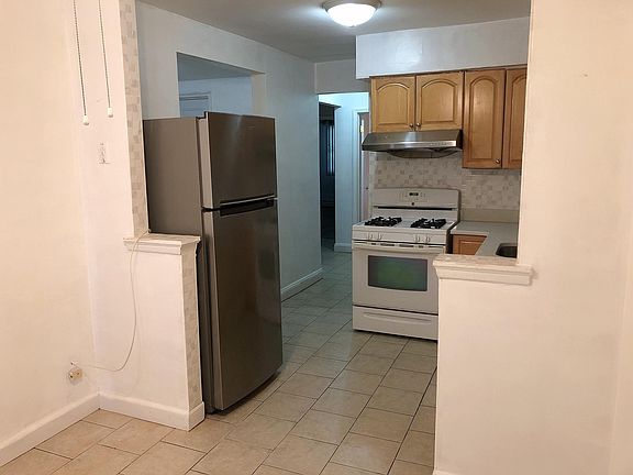 3rd image of 92 Bay 43rd St Floor 1