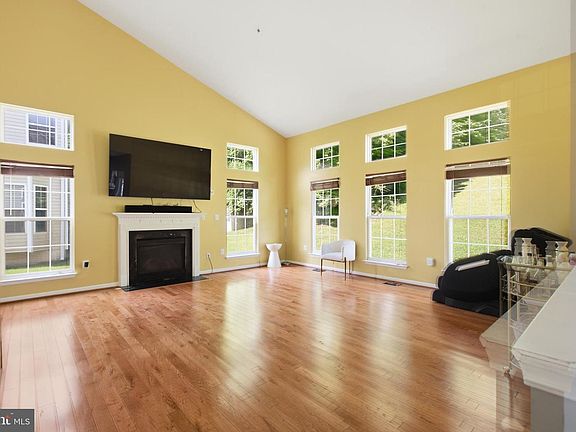 3rd image of 12419 Dorsey Ln