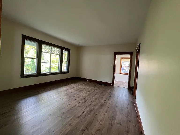 1221 Summit St — Photo 37