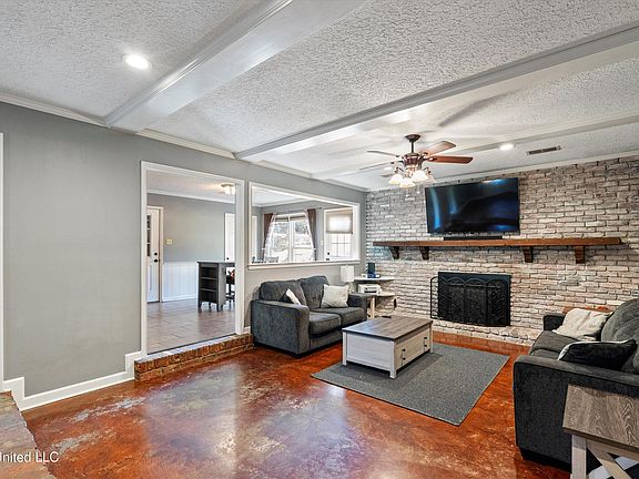 3rd image of 369 Westwood