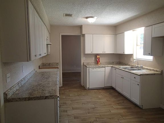 3rd image of 13118 Creekview Park Dr