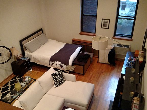 5th image of 21 W 74th St APT 2B