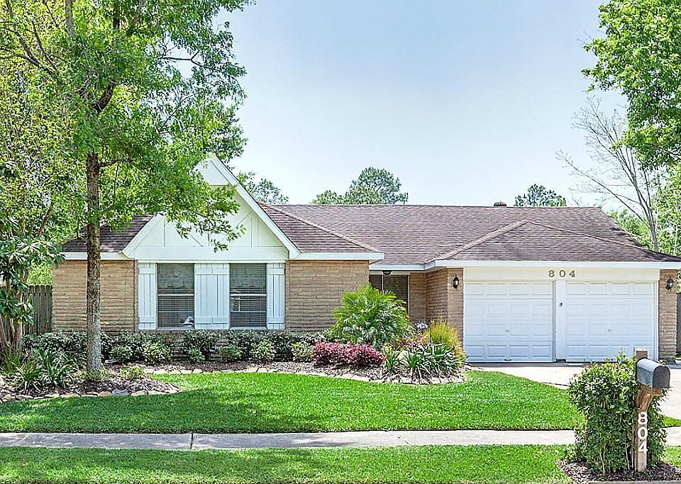 1st image of 804 Lochmoor Ln