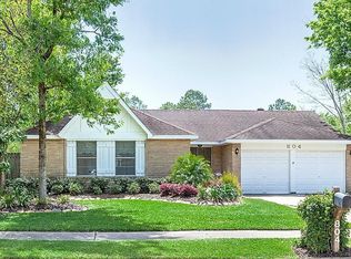 804 Lochmoor Ln, Friendswood, TX 77546
