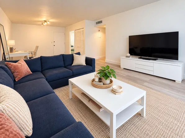 401 Golden Isles Dr APT 402, Hallandale Beach, FL 33009