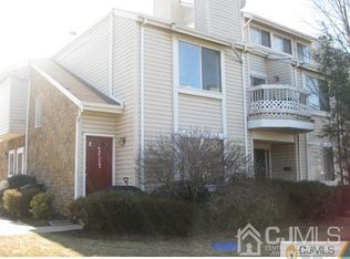 20 Chatham Sq, Parlin, NJ 08859