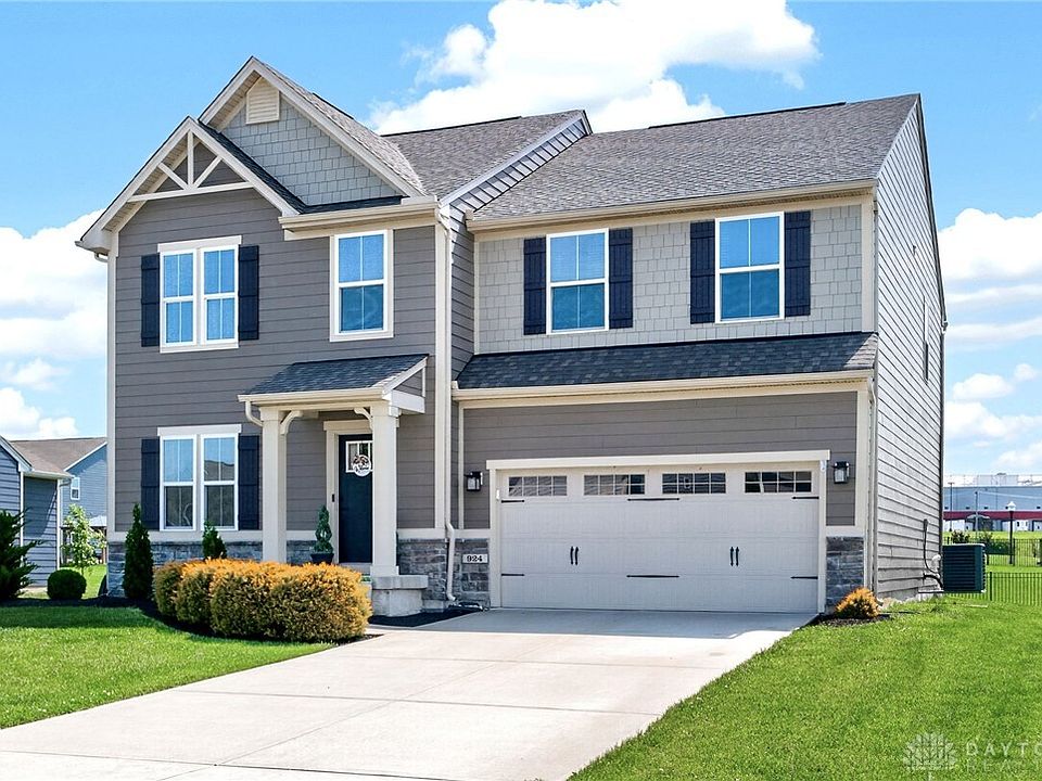 1st image of 924 Cedar Grove Dr