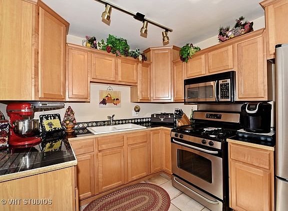 3rd image of 630 Suffolk Ave