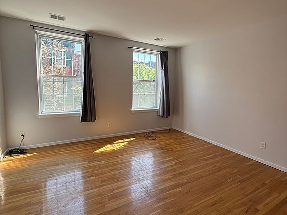 3rd image of 784 S 2nd St APT 2
