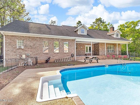 2nd image of 40 Brody Ln