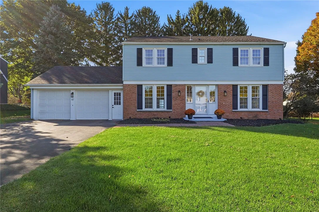 5 bed, 2.5 bath, 2490 sqft, $4,000 — Photo 2