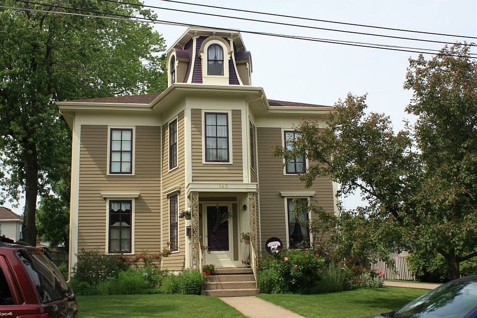 2nd image of 143 Linden St
