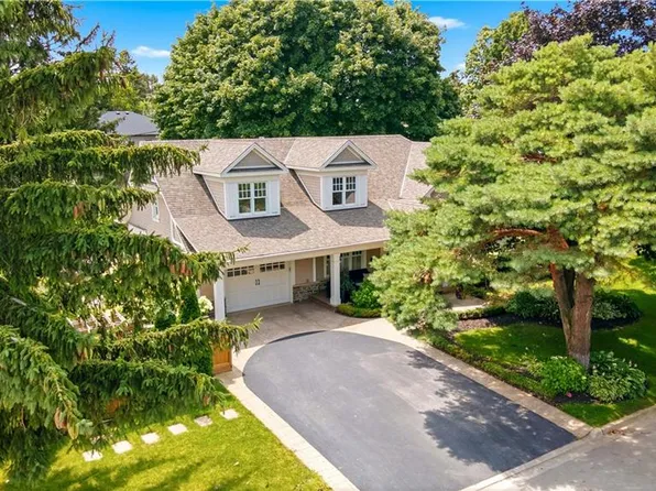 330 Camelot Ct, Burlington, ON L7L 2G3
