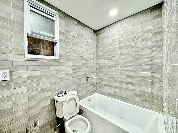 5th image of 493 7th Ave #3F