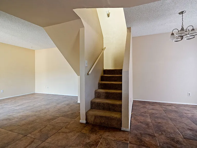 8-web-or-mls-1742 E Pepper Cir Apt 4--5_12132024