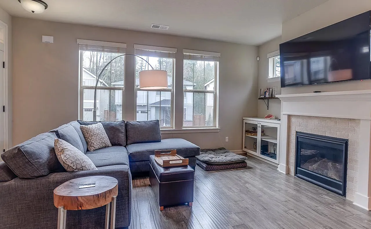 3 bed, 2.5 bath, 1706 sqft, $2,995 — Photo 3