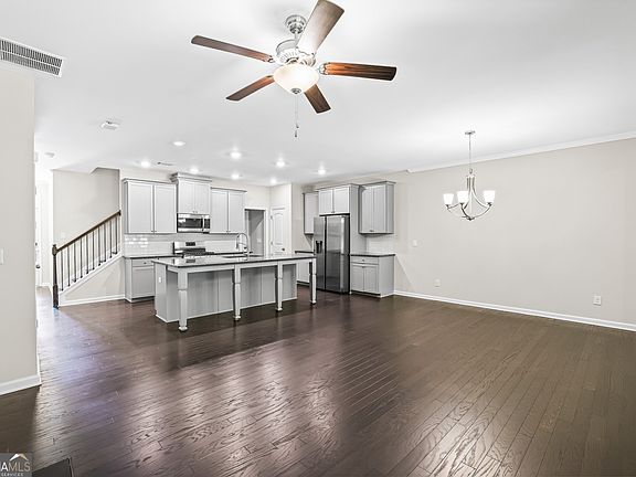 4th image of 728 Lansing Grove Way