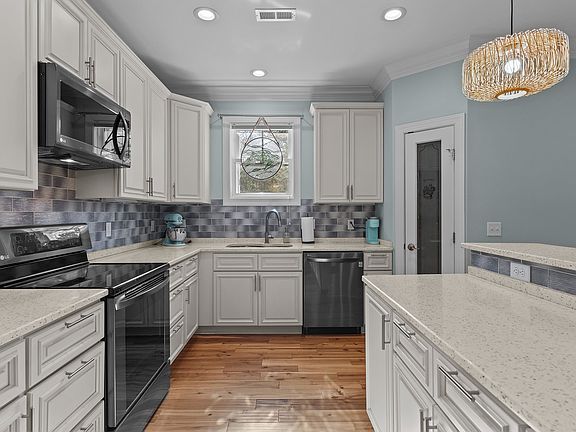 5th image of 202 NE 62nd St