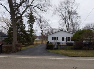 121 W Hawthorne Dr, Round Lake Beach, IL 60073