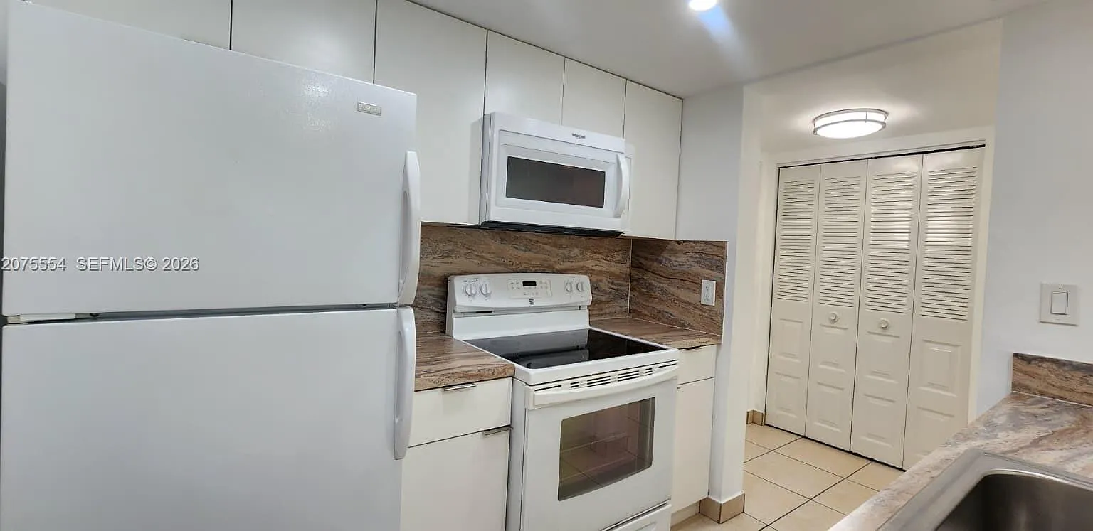 Las Vistas At Doral Condo — Photo 4