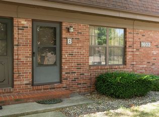 1603 Lyndhurst Dr APT B, Savoy, IL 61874