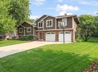 10234 Nottingham Trl, Eden Prairie, MN 55347