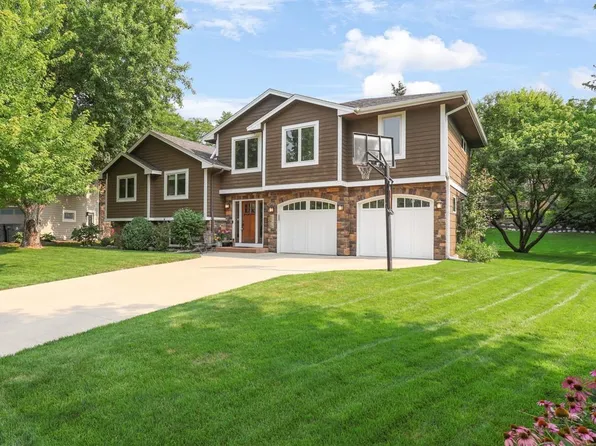 10234 Nottingham Trl, Eden Prairie, MN 55347