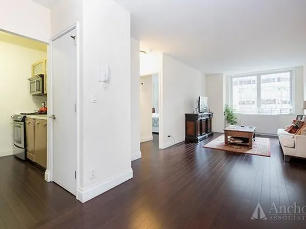 212 East 47th Street 8D image 1 of 6