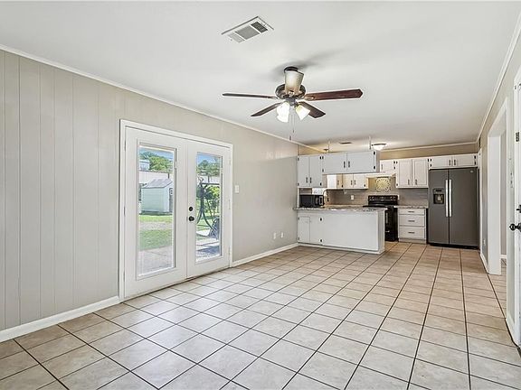 5th image of 112 Fountain Dr