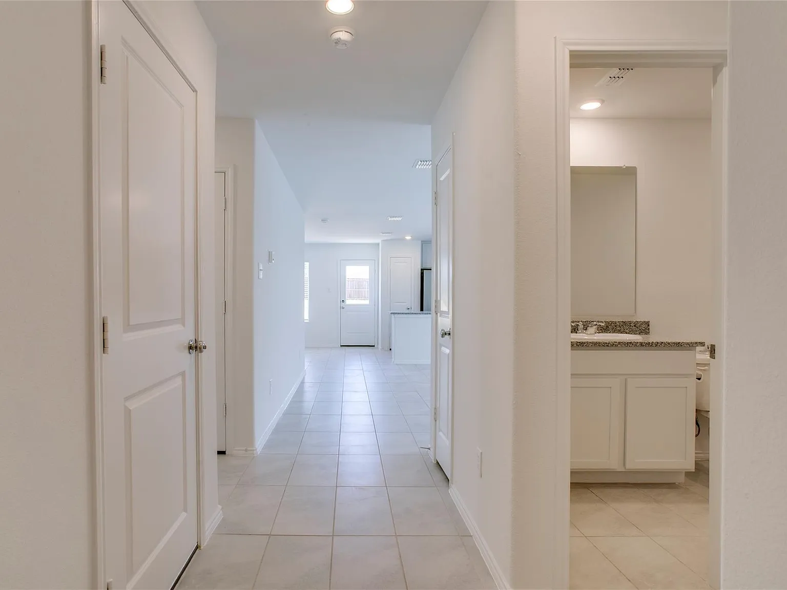 3 bed, 1267 sqft, $2,250 — Photo 4