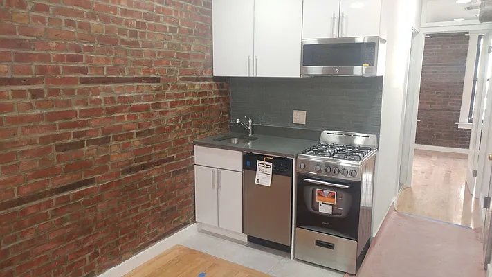 Rented by Downtown Mgt & Realty LLC | media 21