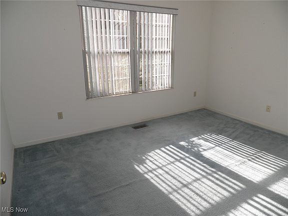 5th image of 107 Dover Place Ln