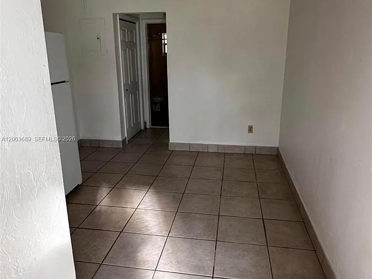 911 NE 5th Ave #1 — Photo 3