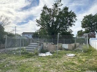 55 Corsica St, Copiague, NY 11726