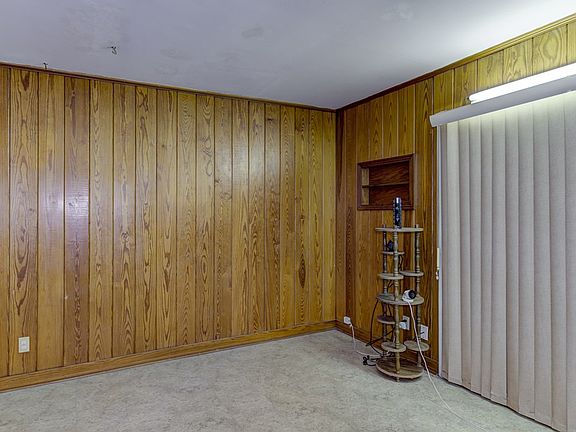 3rd image of 9 Crestwood Dr