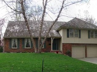 10818 W 100th Pl, Overland Park, KS 66214
