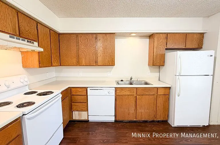 2119 S Loop 289 #B — Photo 5