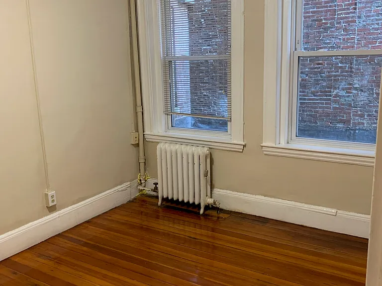 220 Hanover St #3 — Photo 33