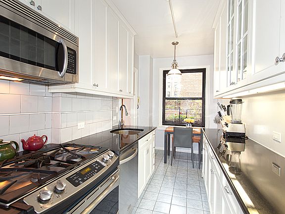 3rd image of 875 W End Ave APT 2G