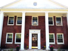 Williamsburg Court Apartments