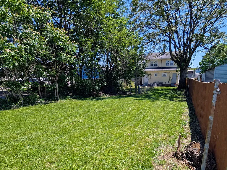 408 E Beecher St — Photo 23