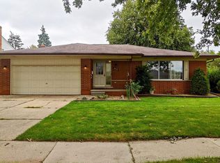 8442 Menge Ave, Center Line, MI 48015