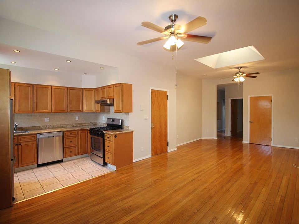 1st image of 240 Sackett St #4