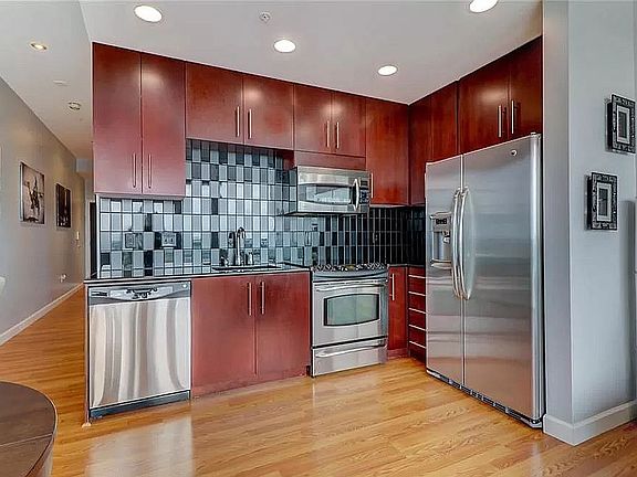 3rd image of 201-1002 N Elm St