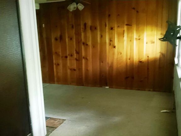 3rd image of 135 E Wilson Ave